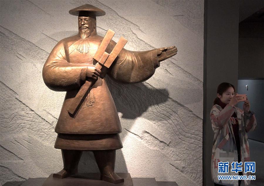 (文化·黃河文化帶·圖文互動(dòng))(3)在夏都二里頭,感受中華早期文明精粹